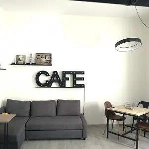 Aj Lux , Aeroporto di Catania Fontana Rossa Italia